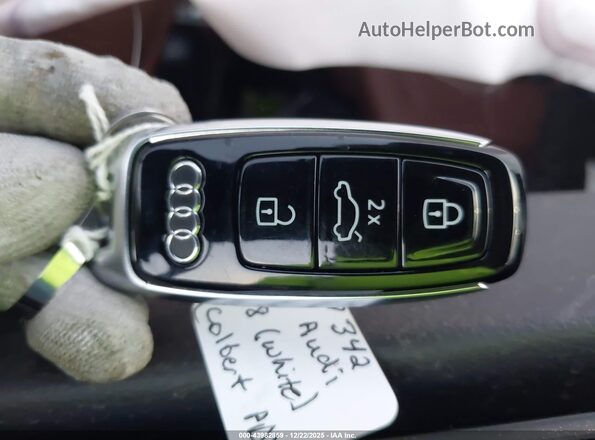 WA1EVAF19MD003520 2021 AUDI Q8 White Առջևի վահանակի տեսք