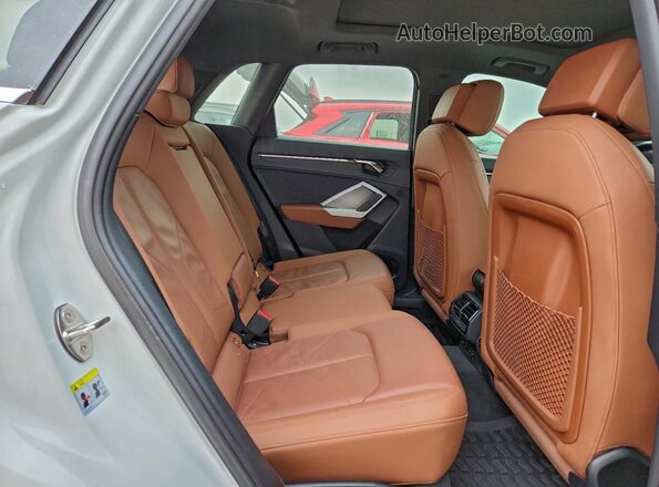 WA1FECF3XK1083071 2019 AUDI Q3 White Вид підкапотного простору
