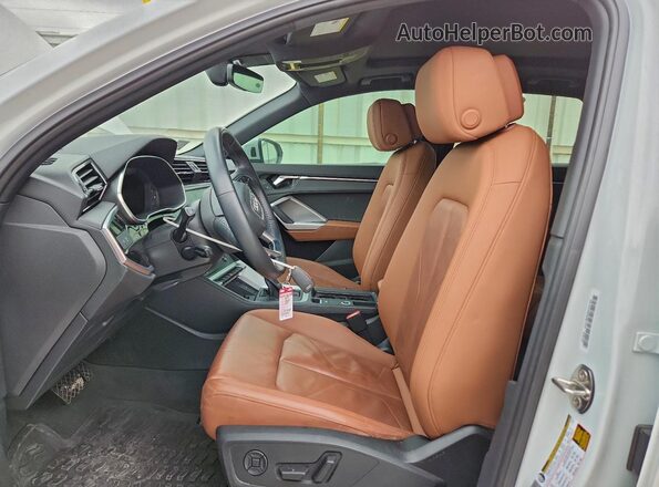 WA1FECF3XK1083071 2019 AUDI Q3 White Вид панелі приладів