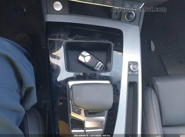 WA1GAAFY2S2039124 2025 AUDI Q5 Silver Вид панелі приладів