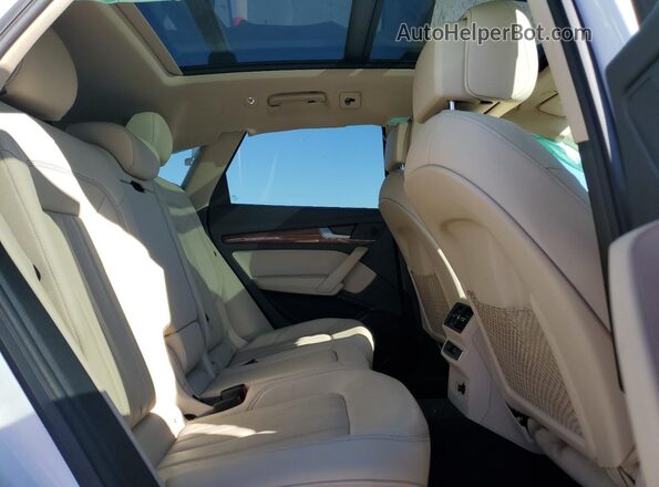 WA1GAAFY4N2002127 2022 AUDI Q5 White Vista interior trasera
