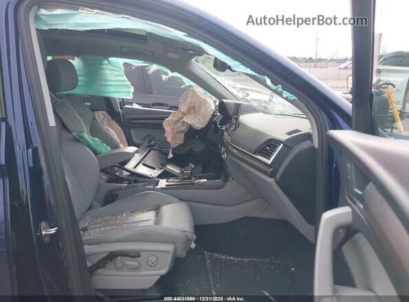 WA1GAAFY7R2036729 2024 AUDI Q5 Blue Front interior view