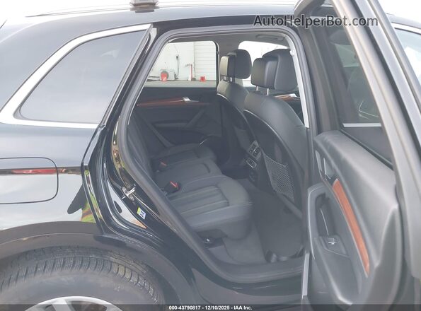 WA1GAAFY9N2018663 2022 AUDI Q5 Black VIN კოდის სტიკერის ხედი