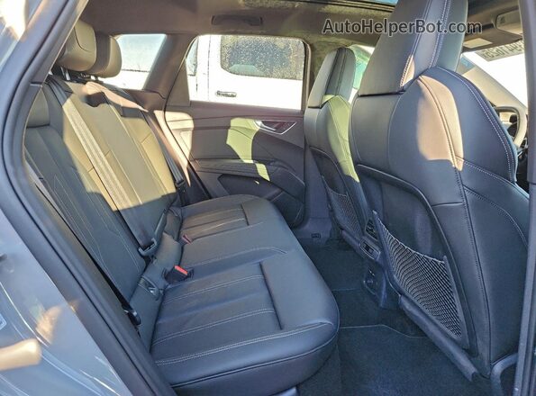 WA1GUAFZ9SP010335 2025 AUDI Q4 Gray 