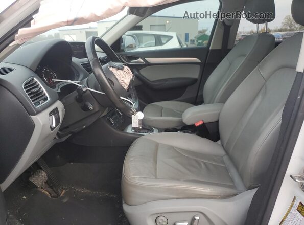 WA1JCCFSXHR008257 2017 AUDI Q3 Белый Вид салона спереди