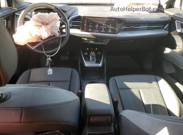 WA1KUBFZ2RP076347 2024 AUDI Q4 Black Առջևի վահանակի տեսք