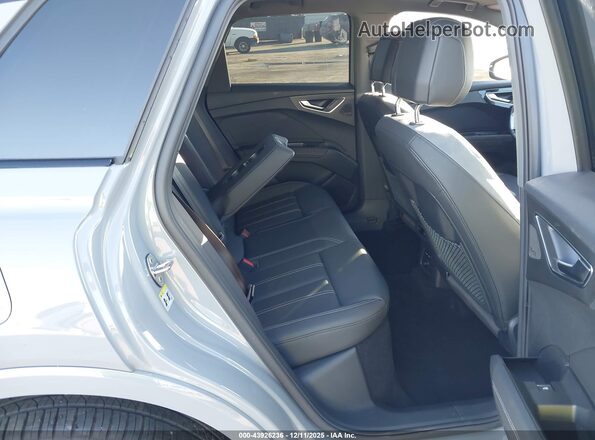 WA1L2BFZ8PP002633 2023 AUDI Q4 Gray Widok naklejki z numerem VIN