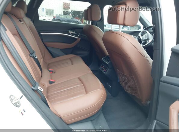 WA1LAAGE1KB023810 2019 AUDI E-TRON Белый Вид наклейки с VIN-кодом