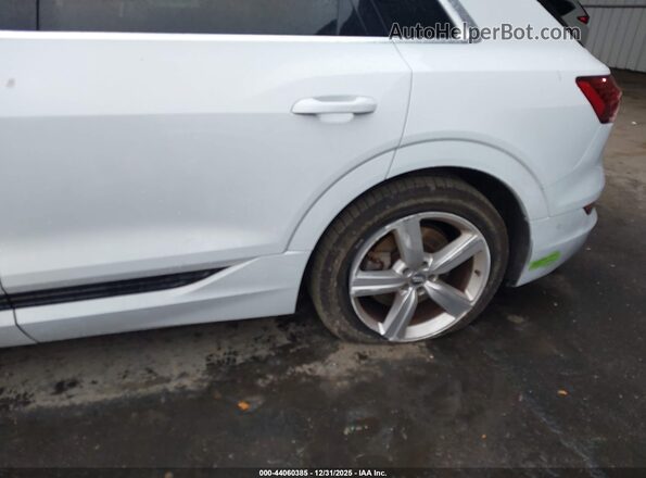 WA1LAAGE1KB023810 2019 AUDI E-TRON Белый Вид спереди