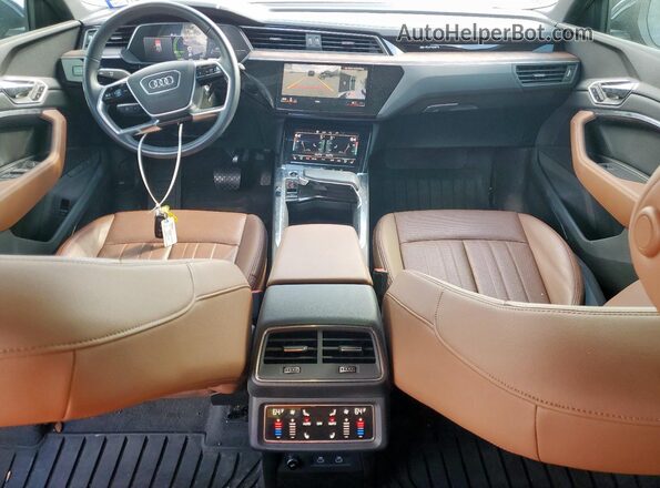 WA1LAAGE9NB030380 2022 AUDI E-TRON Blue Vista del salpicadero
