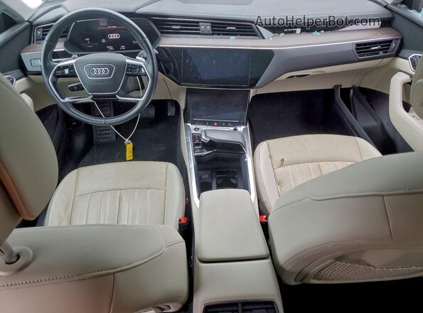 WA1LAAGEXMB004434 2021 AUDI E-TRON White Առջևի վահանակի տեսք