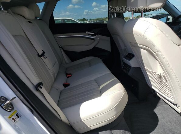WA1LAAGEXNB023342 2022 AUDI E-TRON White Սալոնի հետևի տեսք