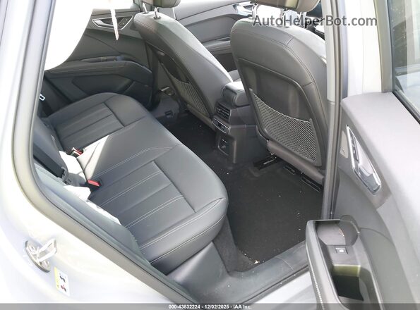 WA1LUBFZ4SP065831 2025 AUDI Q4 Серый 