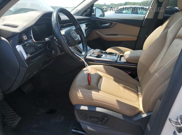WA1LXAF72MD025705 2021 AUDI Q7 White Widok wnętrza z przodu