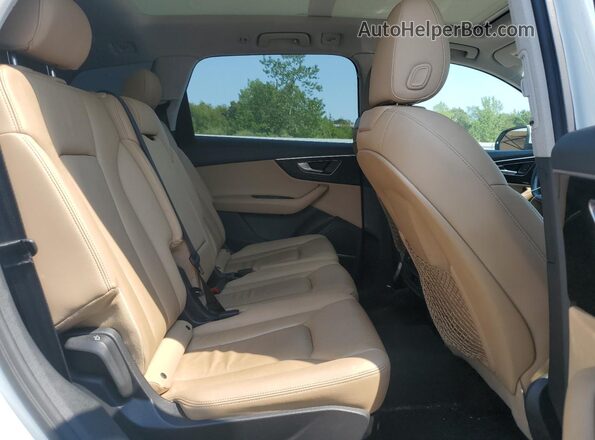 WA1LXAF72MD025705 2021 AUDI Q7 White Widok wnętrza z tyłu