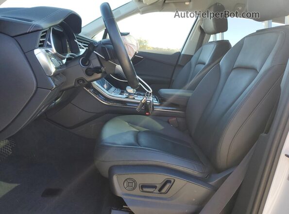 WA1LXBF71PD001759 2023 AUDI Q7 White Вид салону спереду