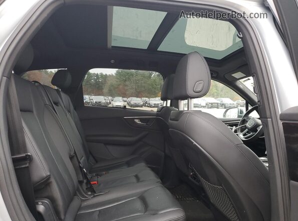 WA1LXBF73PD010768 2023 AUDI Q7 Gray Widok wnętrza z tyłu