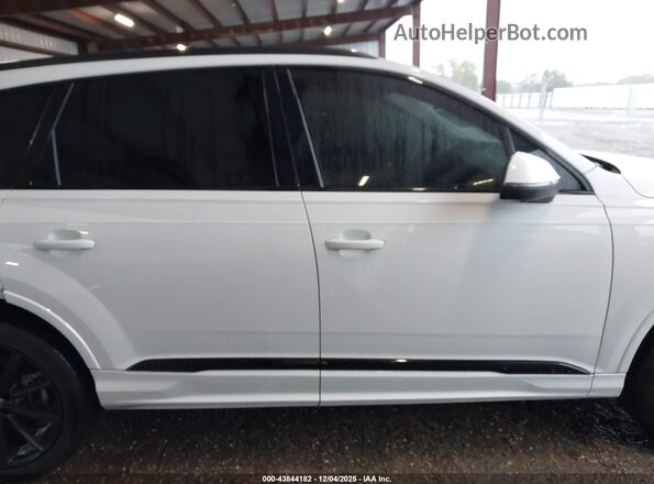 WA1LXBF76PD001885 2023 AUDI Q7 White 360 interior view