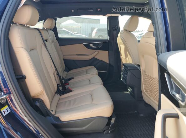 WA1LXBF78PD014105 2023 AUDI Q7 Blue Widok wnętrza z tyłu