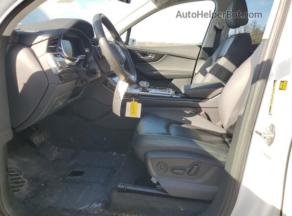 WA1LXBF7XPD008130 2023 AUDI Q7 White Widok wnętrza z przodu