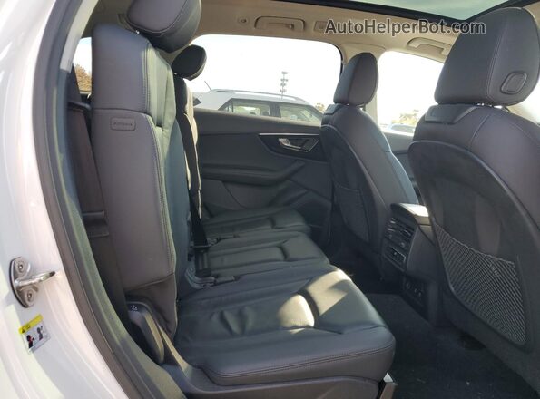 WA1LXBF7XPD008130 2023 AUDI Q7 White Widok wnętrza z tyłu