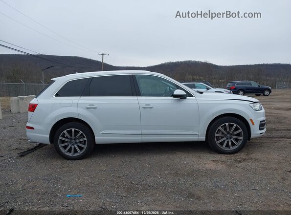 WA1VAAF71JD021585 2018 AUDI Q7 White უკანა სალონის ხედი
