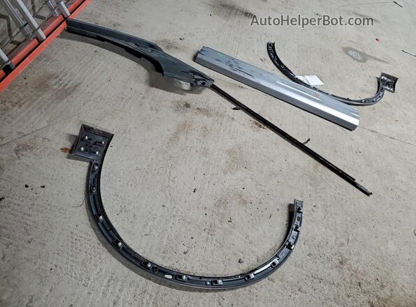 WA1VAAF75JD044268 2018 AUDI Q7 Серебряный 