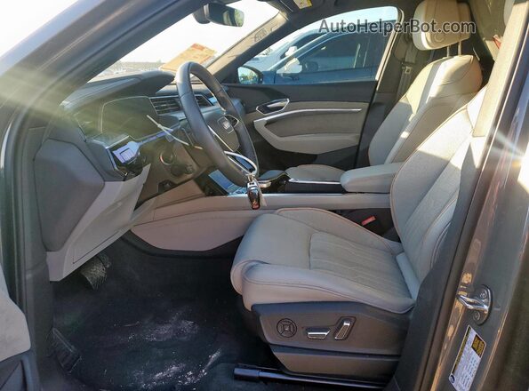 WA1VABGE7NB034037 2022 AUDI E-TRON Серый Вид салона спереди
