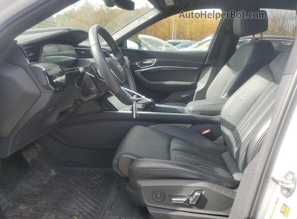 WA1VABGE9PB001916 2023 AUDI E-TRON White Front interior view