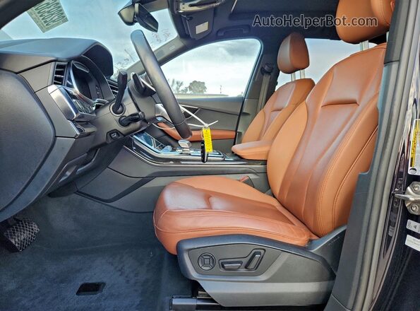 WA1VXAF70MD041409 2021 AUDI Q7 Black Front interior view