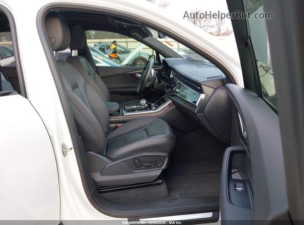 WA1VXAF74LD000778 2020 AUDI Q7 White Front interior view