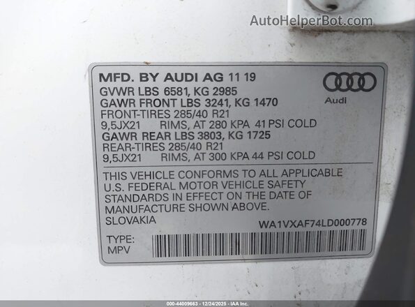 WA1VXAF74LD000778 2020 AUDI Q7 White Engine compartment view