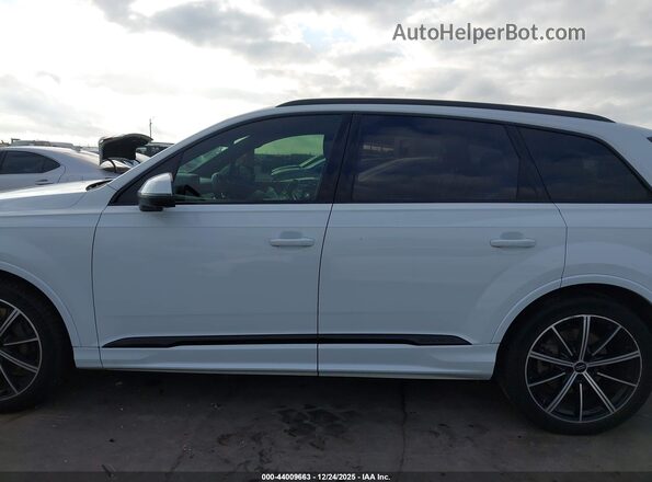 WA1VXAF74LD000778 2020 AUDI Q7 White Rear interior view