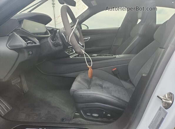 WAUCJBFW4R7004510 2024 AUDI E-TRON White Սալոնի դիմացի տեսք