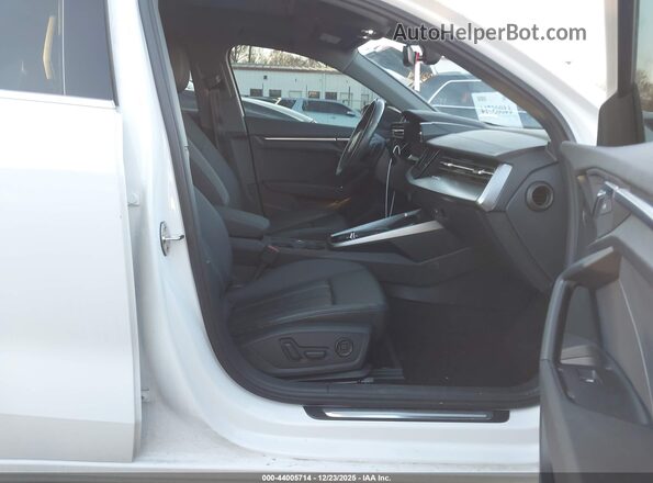 WAUGUDGY6NA013565 2022 AUDI OTHER Gray წინა სალონის ხედი