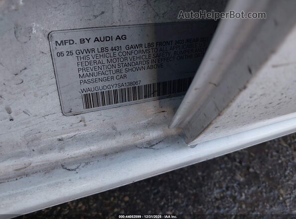 WAUGUDGY7SA138067 2025 AUDI OTHER White Vista del compartimento del motor