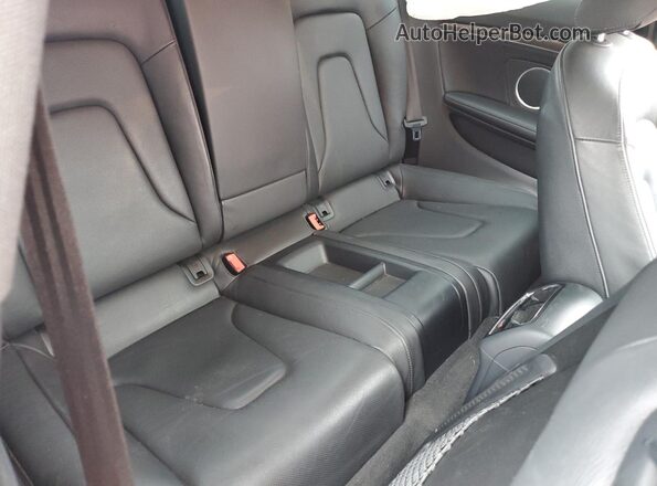 WAUV4AFR9GA011635 2016 AUDI S5 Red Widok tylnych siedzeń
