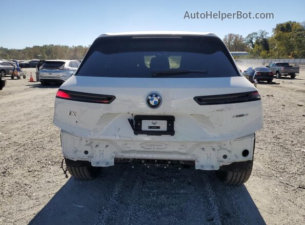 WB523CF03SCS82320 2025 BMW IX White Հետևի տեսք