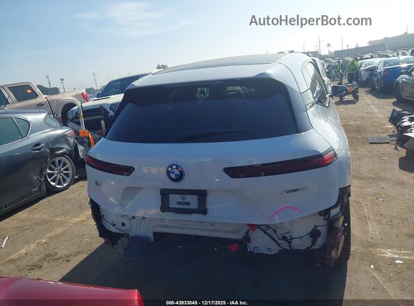 WB523CF08RCR88337 2024 BMW IX White 