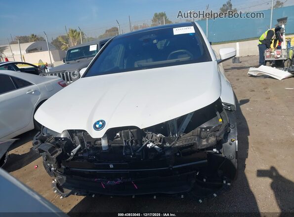 WB523CF08RCR88337 2024 BMW IX White Vista interior trasera