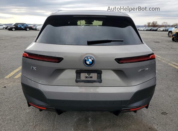 WB523CF09RCR22878 2024 BMW IX Gray Vista trasera