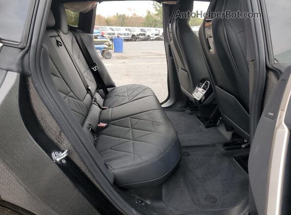 WB523CF09RCR22878 2024 BMW IX Gray Vista de los asientos traseros