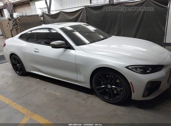 WBA13AR06PCL67995 2023 BMW M4 White უკანა სალონის ხედი