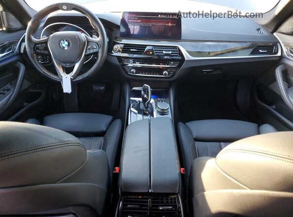 WBA13BJ04MWW94102 2021 BMW 5 SERIES Gray Widok deski rozdzielczej