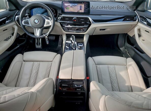 WBA13BK09MCF27639 2021 BMW M5 Серый Вид панели приборов