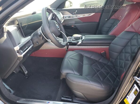 WBA23EH07PCM68864 2023 BMW 7 SERIES Черный Вид салона спереди