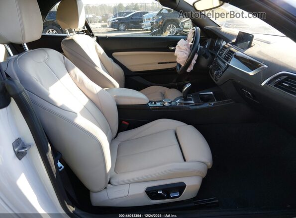 WBA2M7C01M7J21776 2021 BMW 2 SERIES White წინა სალონის ხედი