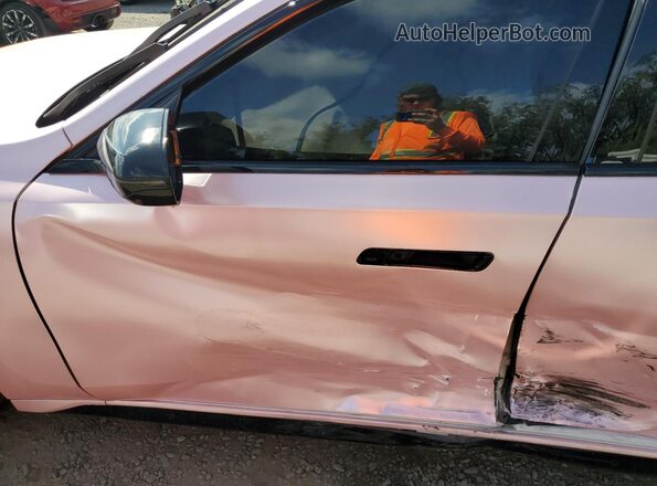 WBA33EJ01RCT01532 2024 BMW 7 SERIES Pink Front interior view