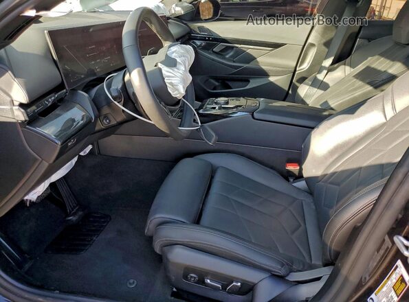 WBA43FJ04SCU03231 2025 BMW 5 SERIES Gray Vista interior delantera
