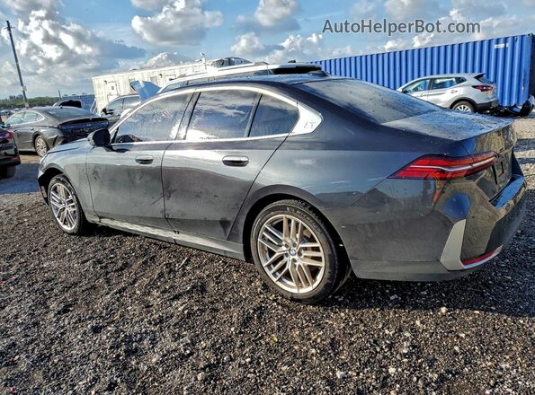 WBA43FJ04SCU03231 2025 BMW 5 SERIES Gray Trasero izquierdo